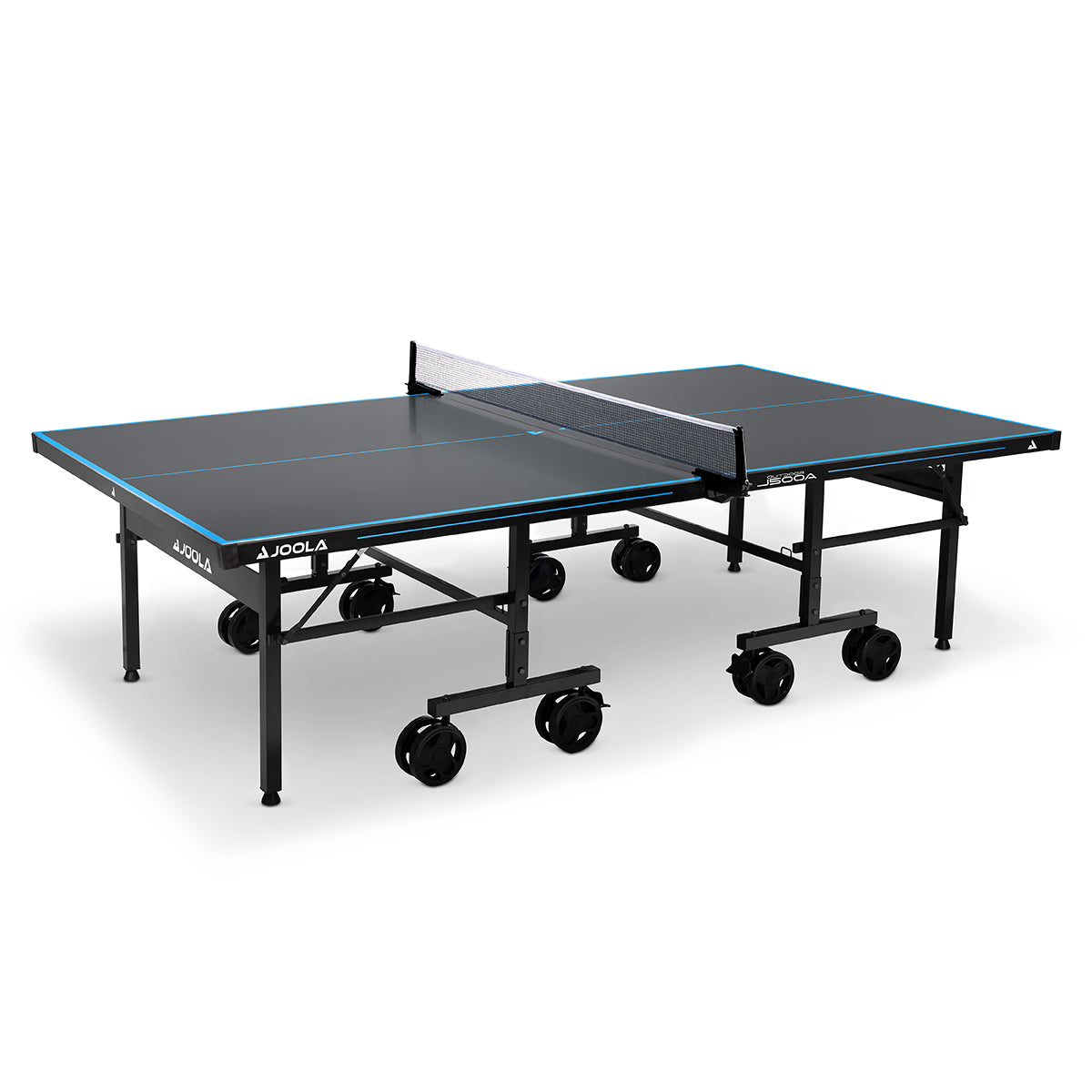 Tischtennisplatte JOOLA mit schwarzer Spielfläche, blau markierten Linien und Netz, auf Rollen fahrbar.