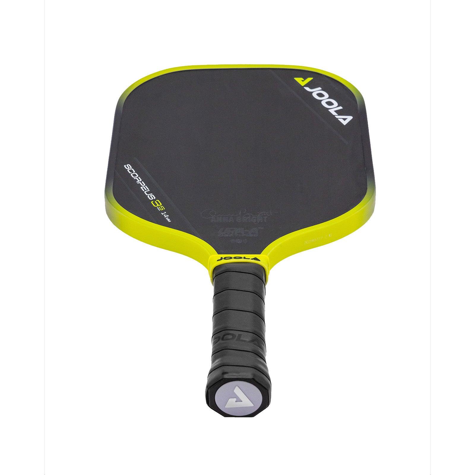 JOOLA Pickleball Schläger Anna Bright Scorpeus 3S 14 - Detailaufnahme des Griffbereichs für bessere Kontrolle.