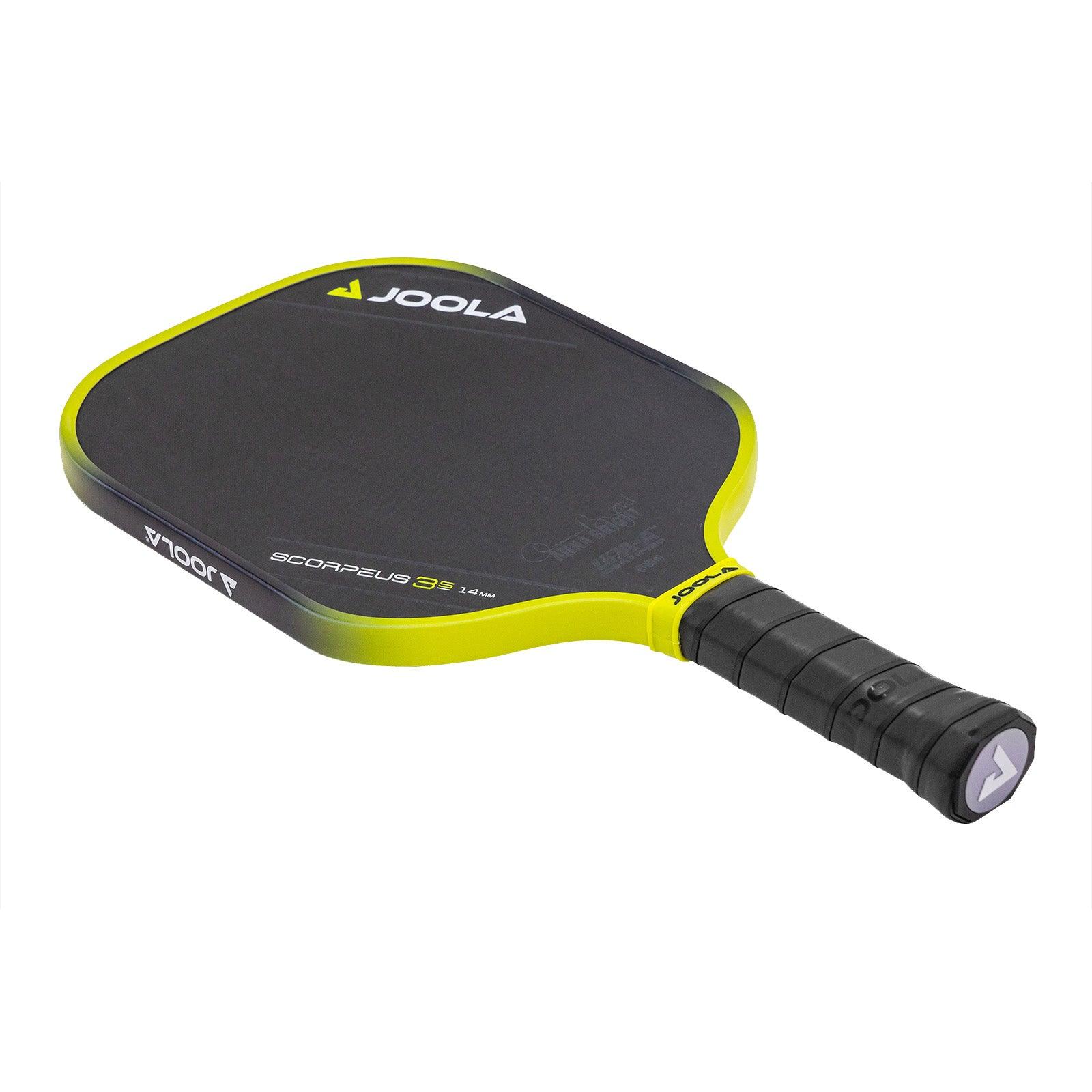 Fokus auf die Kanten des JOOLA Pickleball Schläger Anna Bright Scorpeus 3S 14, zeigt präzise Verarbeitung.
